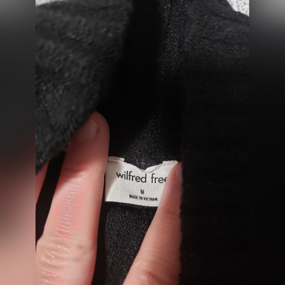 Black Aritzia turtleneck - Picture 2 of 5